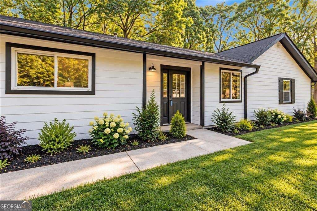3 bedroom, 2 bathroom, 1,254 sq ft single family residence for sale at 373 Hemlock Drive, Lawrenceville, GA 30046 — photo 6