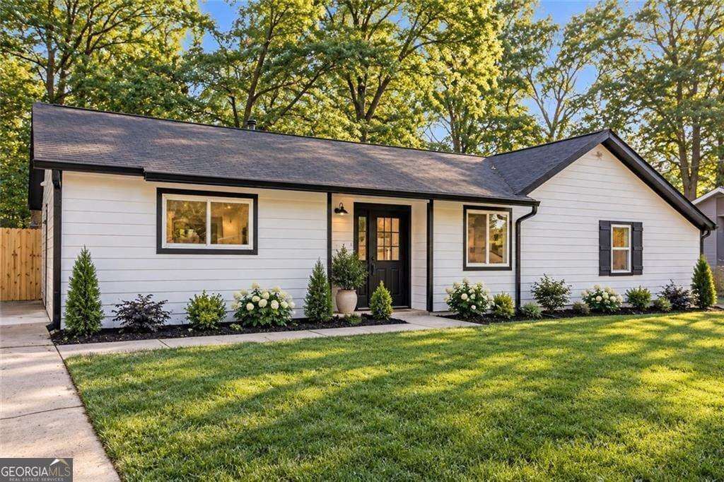 3 bedroom, 2 bathroom, 1,254 sq ft single family residence for sale at 373 Hemlock Drive, Lawrenceville, GA 30046 — photo 3