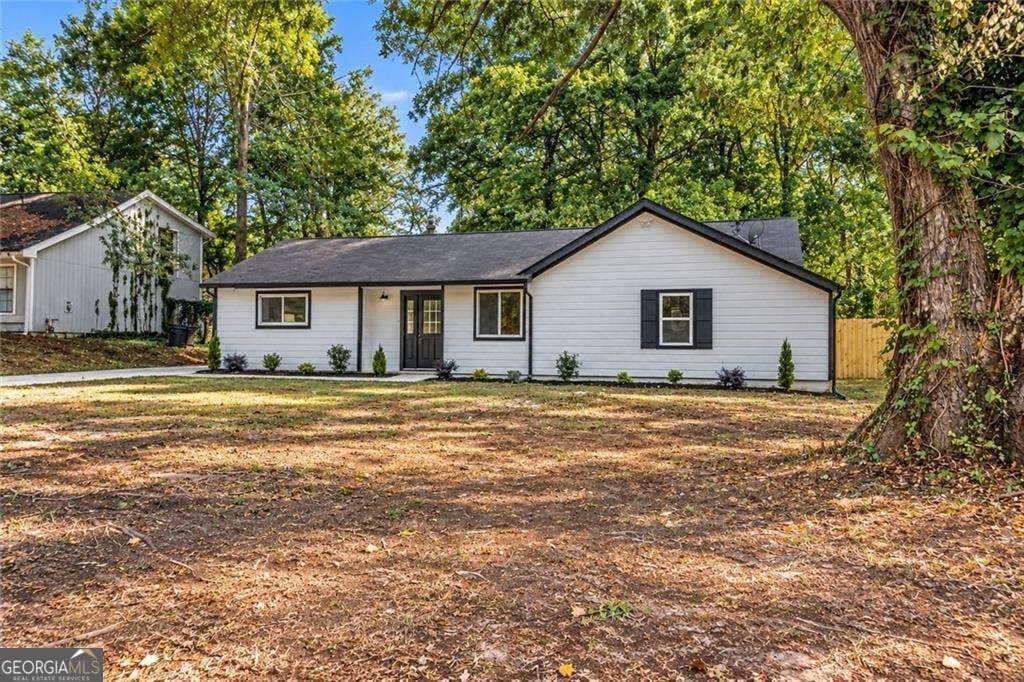 3 bedroom, 2 bathroom, 1,254 sq ft single family residence for sale at 373 Hemlock Drive, Lawrenceville, GA 30046 — photo 4
