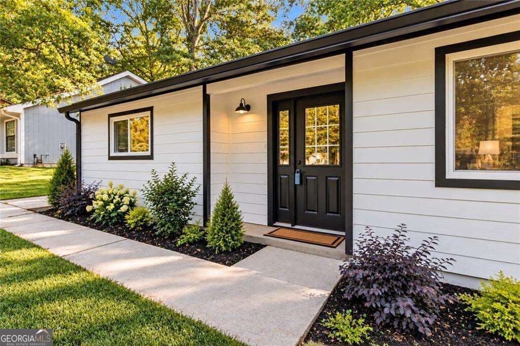 3 bedroom, 2 bathroom, 1,254 sq ft single family residence for sale at 373 Hemlock Drive, Lawrenceville, GA 30046 — photo 8