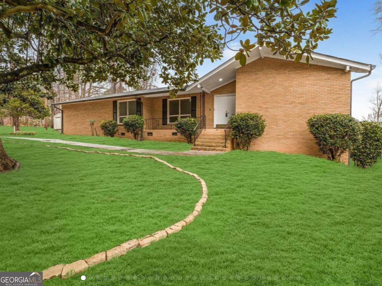 3 bedroom, 2 bathroom, 2,153 sq ft single family residence for rent at 247 Smithstone Path, Fayetteville, GA 30214 for $2,600 a month — photo 1 of 30