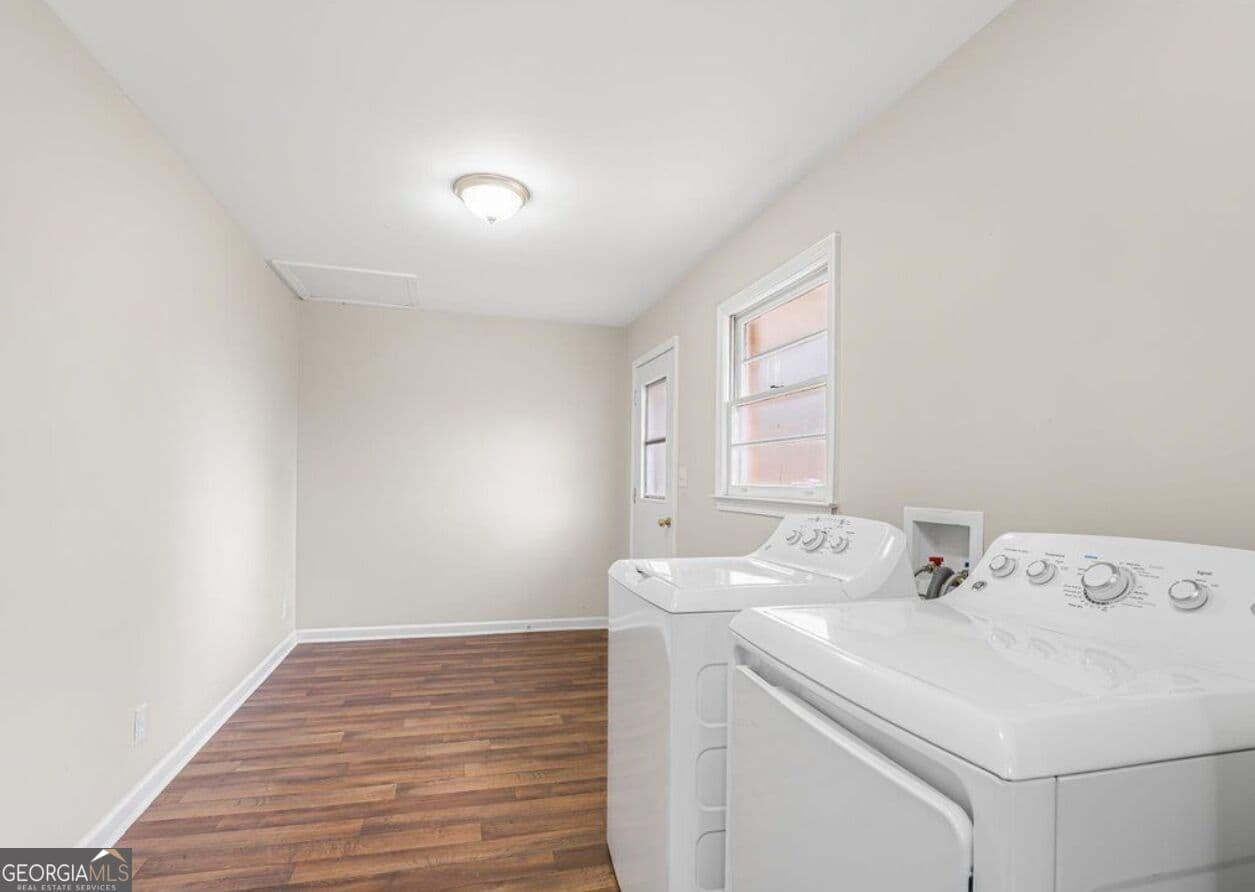3 bedroom, 2 bathroom, 2,153 sq ft single family residence for rent at 247 Smithstone Path, Fayetteville, GA 30214 for $2,600 a month — photo 4