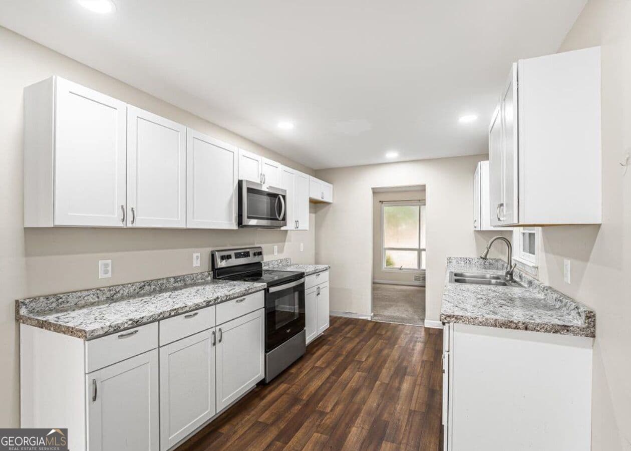 3 bedroom, 2 bathroom, 2,153 sq ft single family residence for rent at 247 Smithstone Path, Fayetteville, GA 30214 for $2,600 a month — photo 8