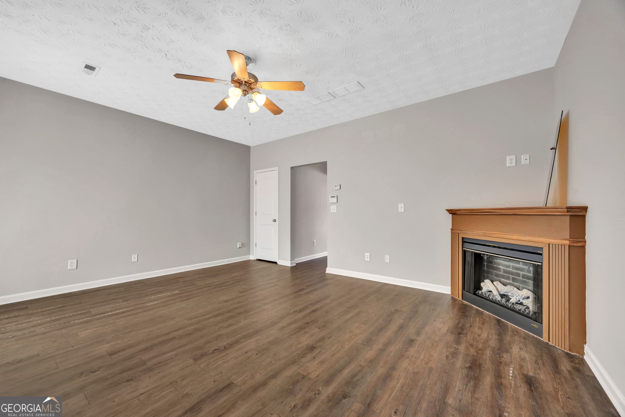 3 bedroom, 2.5 bathroom, 2,291 sq ft single family residence for sale at 110 Colony Park Lane, Locust Grove, GA 30248 — photo 6