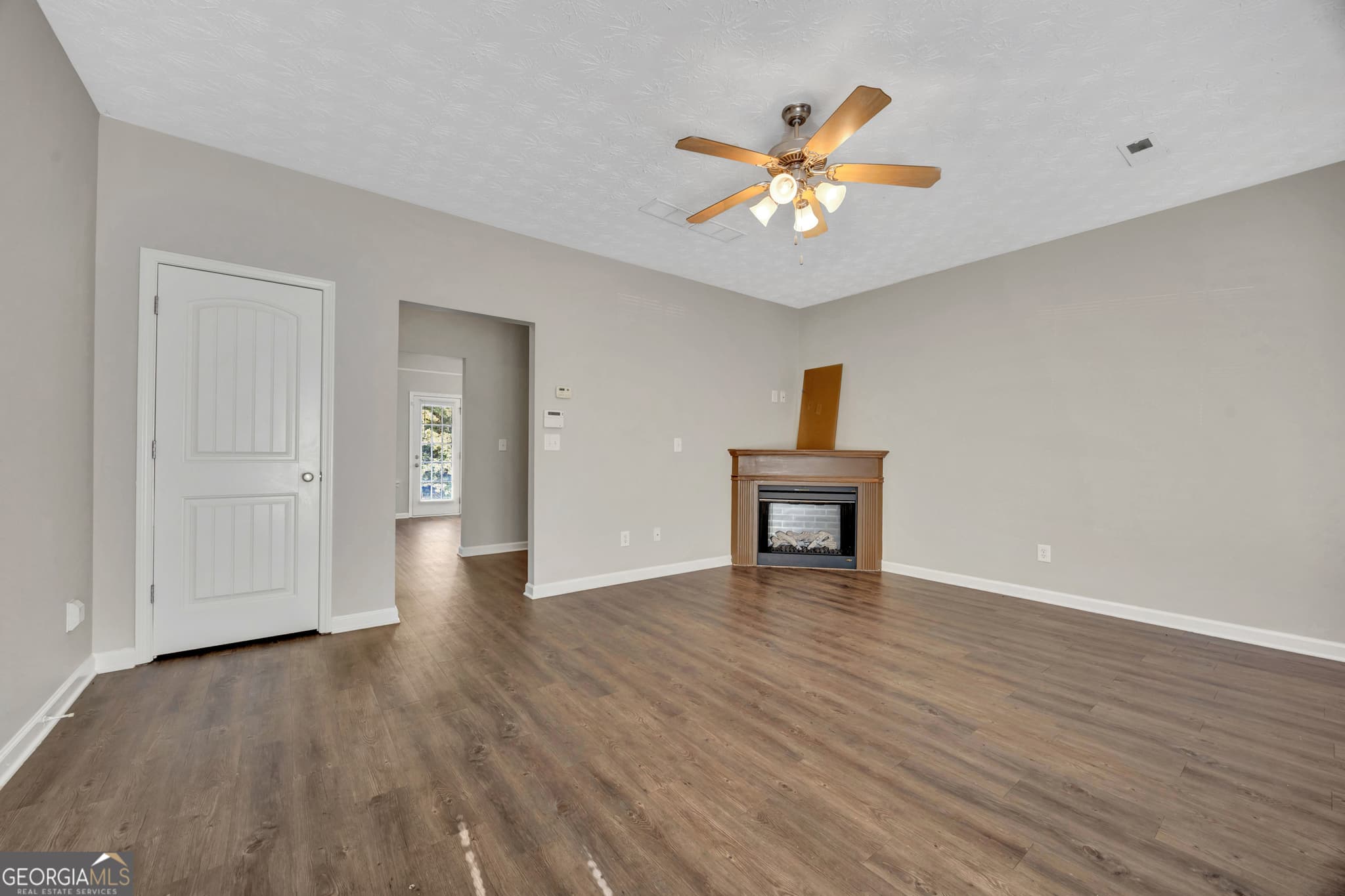 3 bedroom, 2.5 bathroom, 2,291 sq ft single family residence for sale at 110 Colony Park Lane, Locust Grove, GA 30248 — photo 5