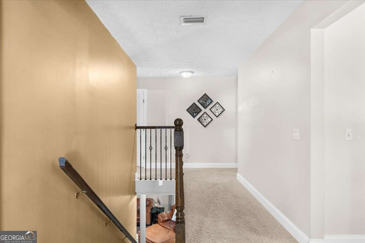 4 bedroom, 3 bathroom, 2,202 sq ft single family residence for sale at 9670 Lee Circle, Gainesville, GA 30506 — photo 8