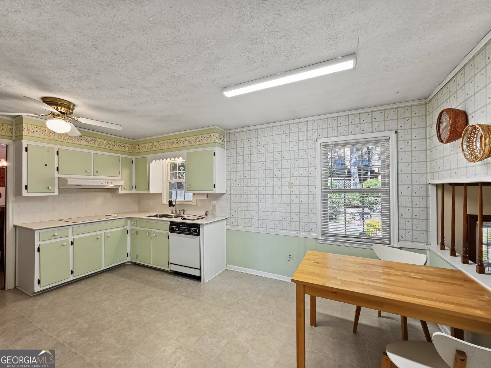 4 bedroom, 2.5 bathroom, 2,125 sq ft single family residence for sale at 4162 Cimarron Drive, Clarkston, GA 30021 — photo 9