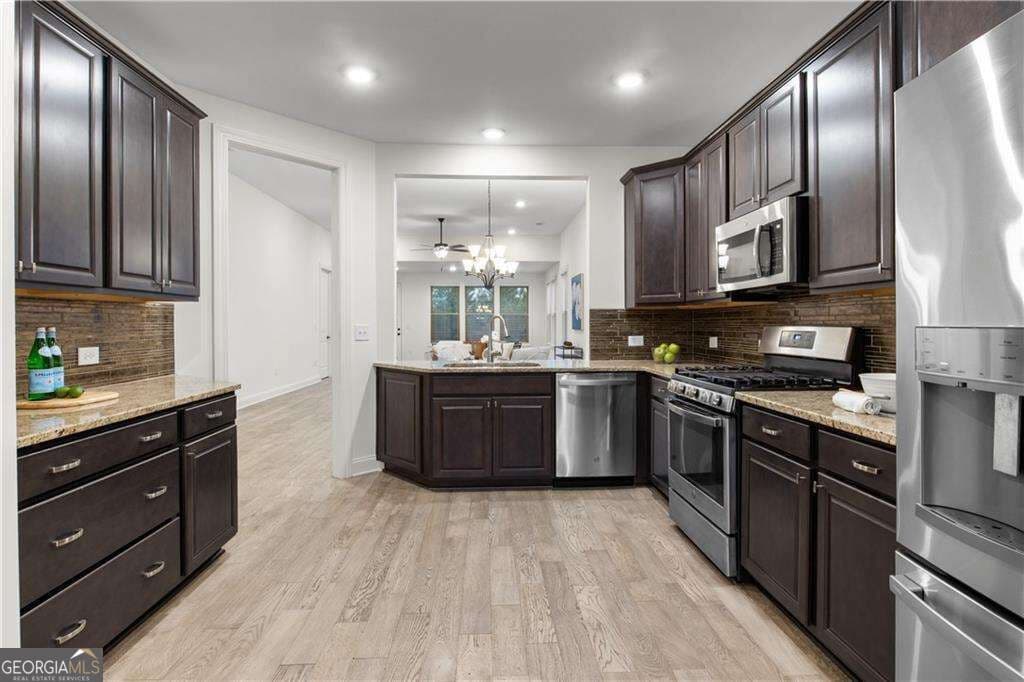 3 bedroom, 2 bathroom, 1,948 sq ft single family residence for sale at 321 Cottonwood Circle, Peachtree City, GA 30269 — photo 4