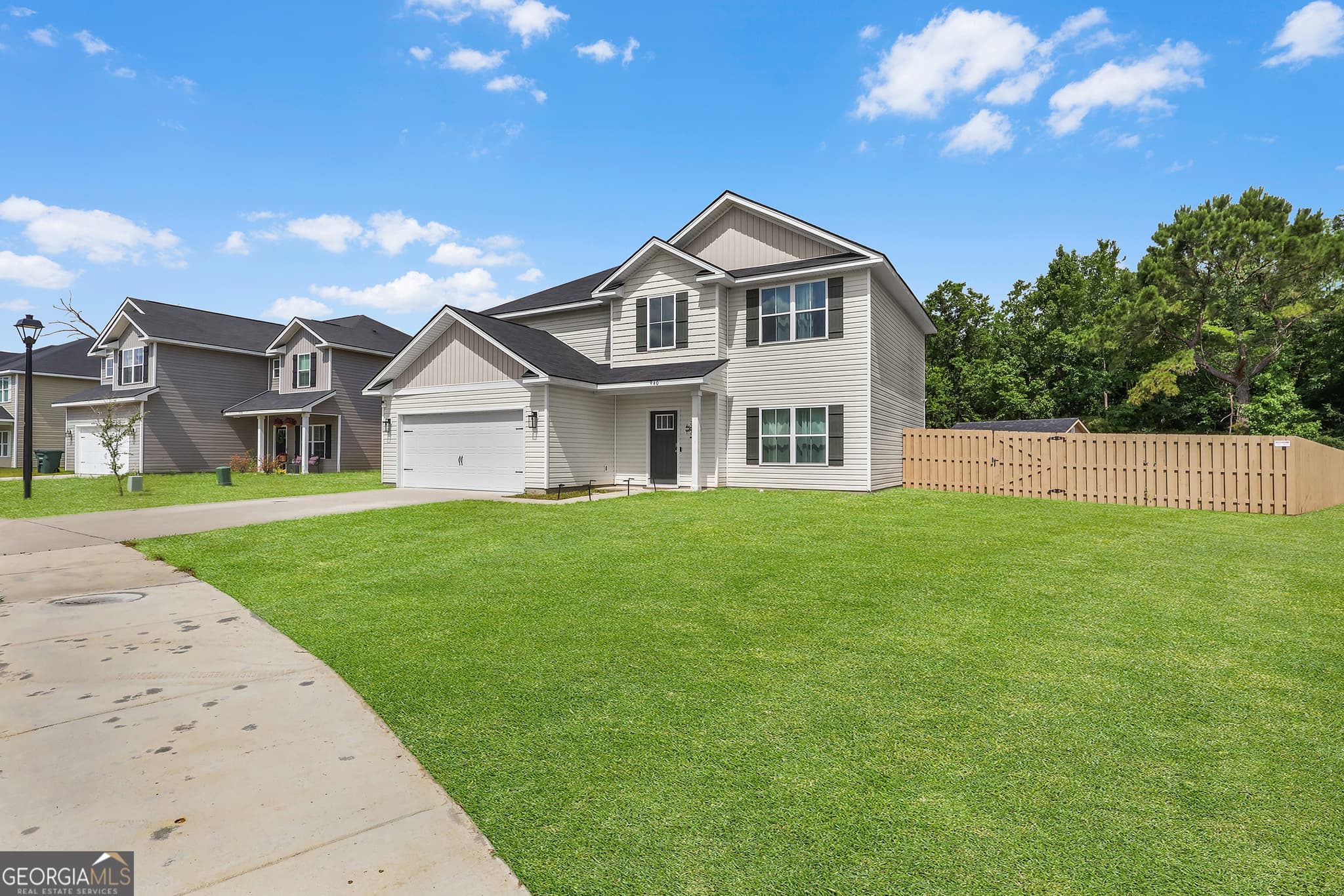 4 bedroom, 2.5 bathroom, 2,259 sq ft single family residence for sale at 940 Meloney Drive, Hinesville, GA 31313 — photo 2