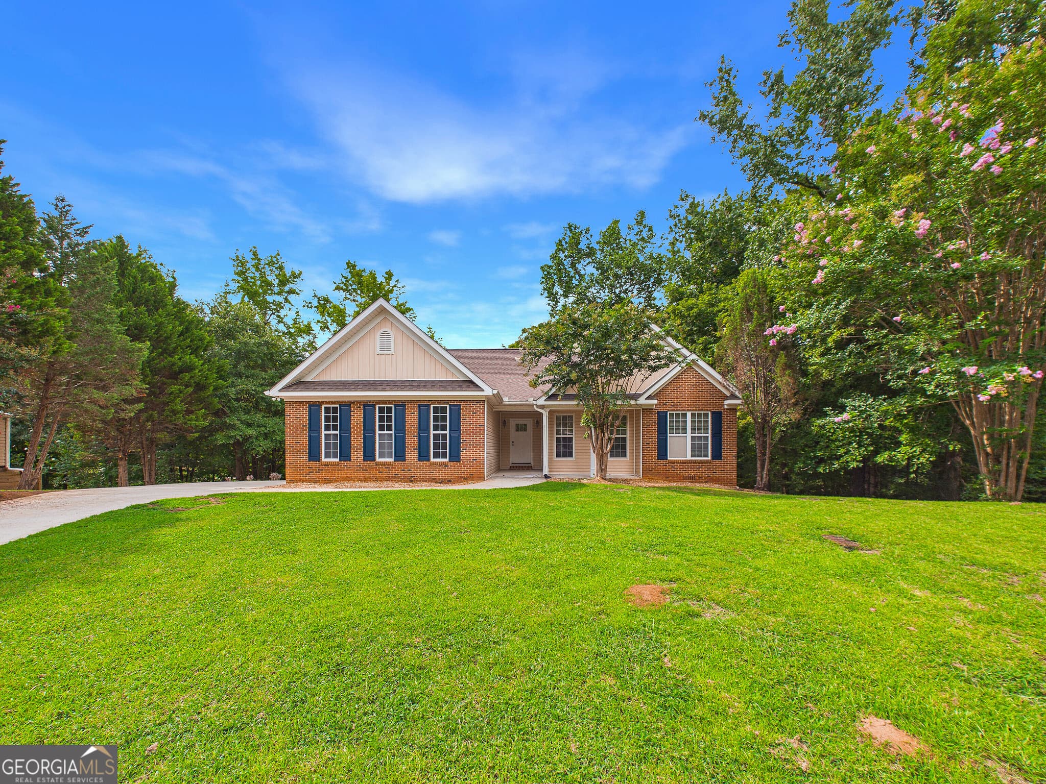 4 bedroom, 2.5 bathroom, 2,440 sq ft single family residence for sale at 331 Wimbledon Court, Macon, GA 31211 — photo 6
