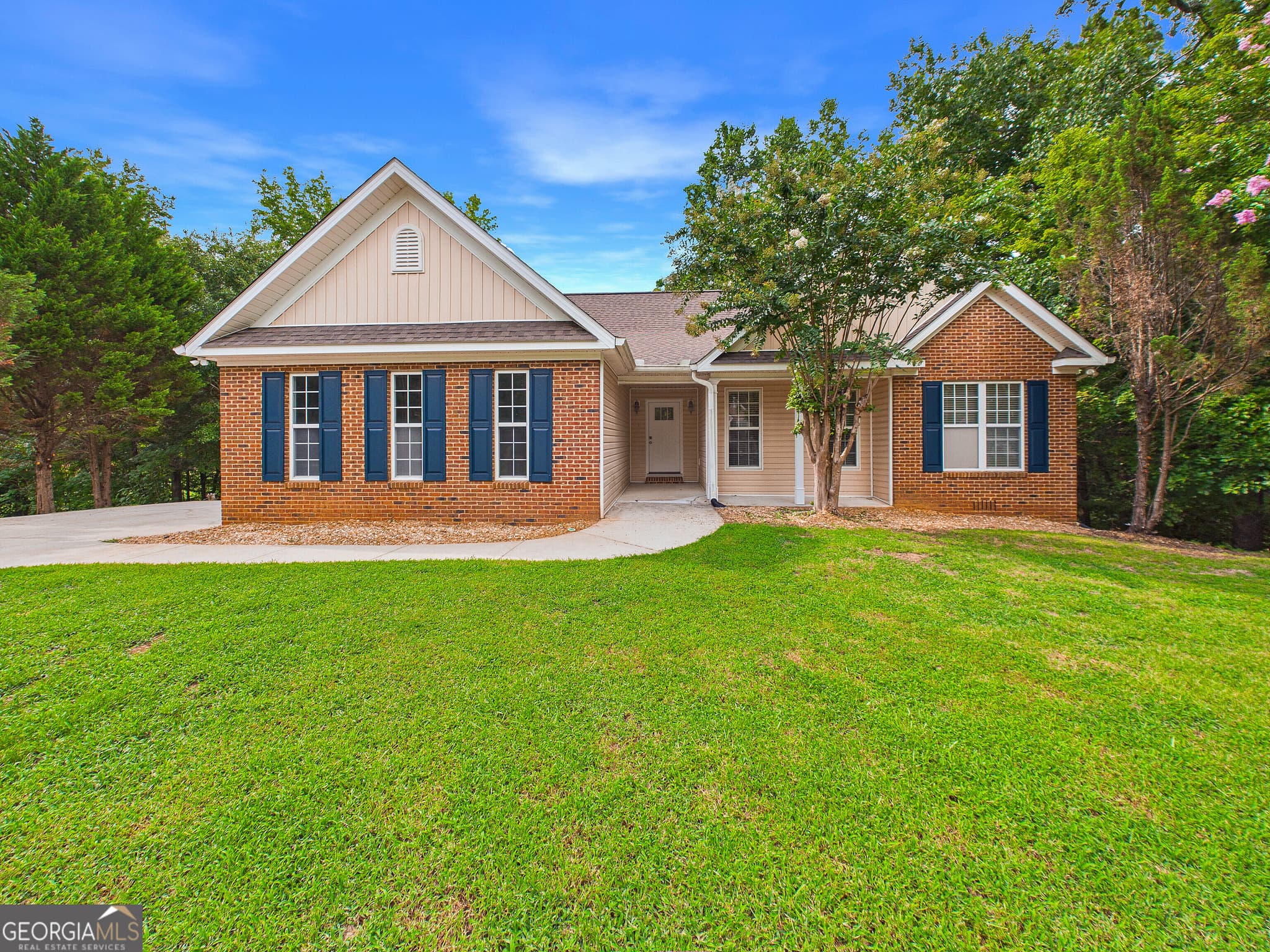 4 bedroom, 2.5 bathroom, 2,440 sq ft single family residence for sale at 331 Wimbledon Court, Macon, GA 31211
