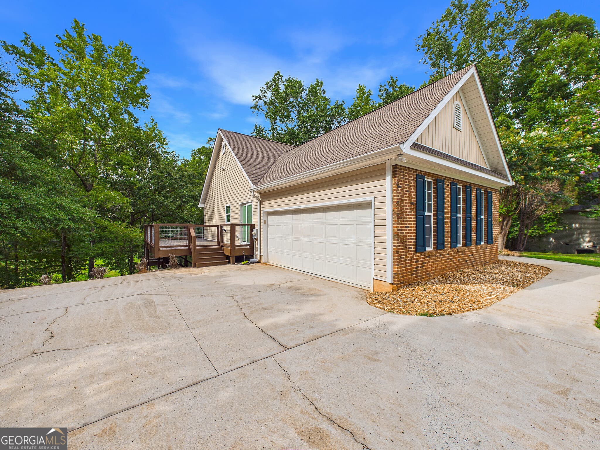 4 bedroom, 2.5 bathroom, 2,440 sq ft single family residence for sale at 331 Wimbledon Court, Macon, GA 31211 — photo 4