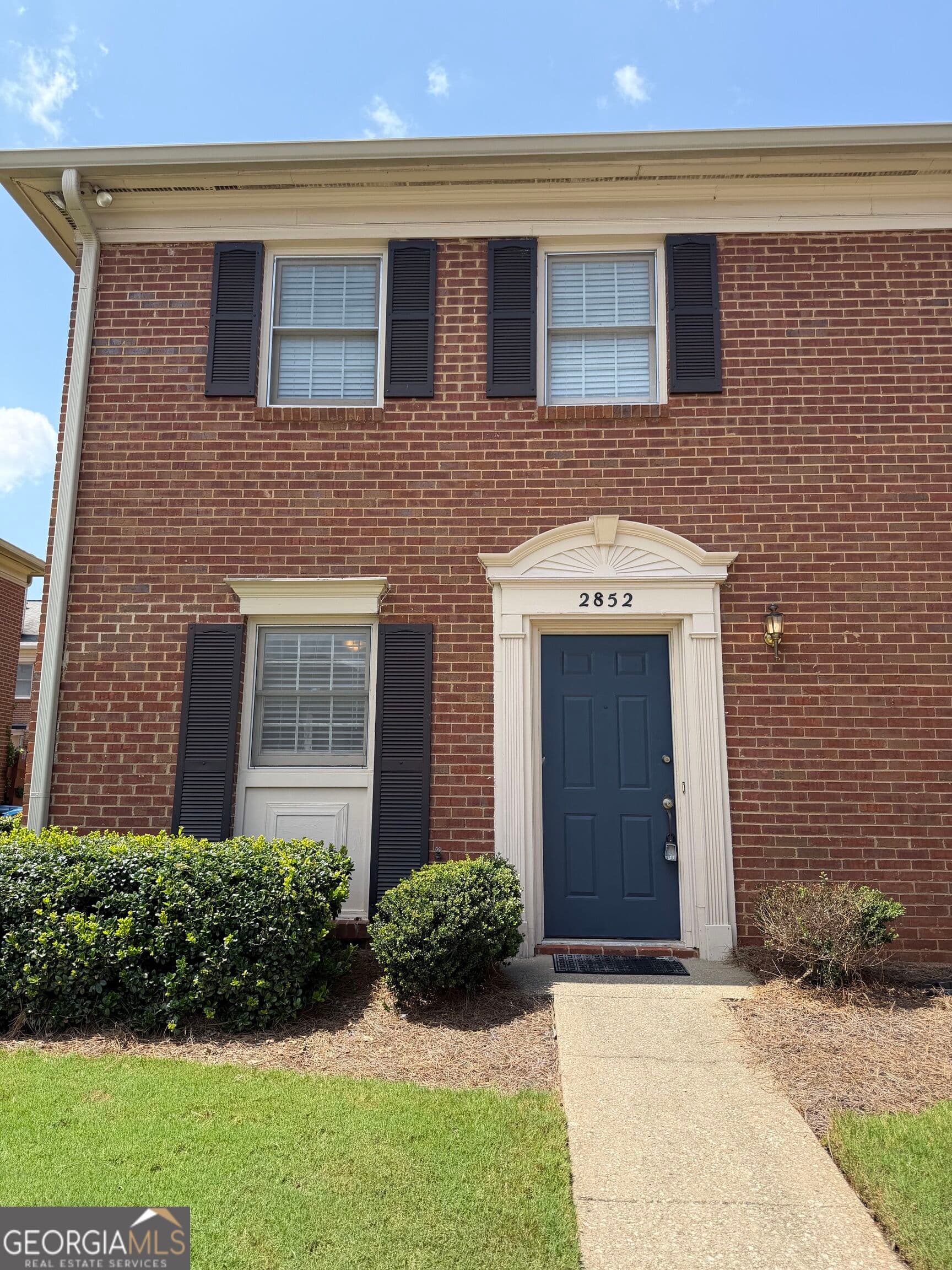 2 bedroom, 2.5 bathroom townhouse for rent at 2852 Webb Bridge Road, Alpharetta, GA 30009 for $1,800 a month — photo 1 of 1