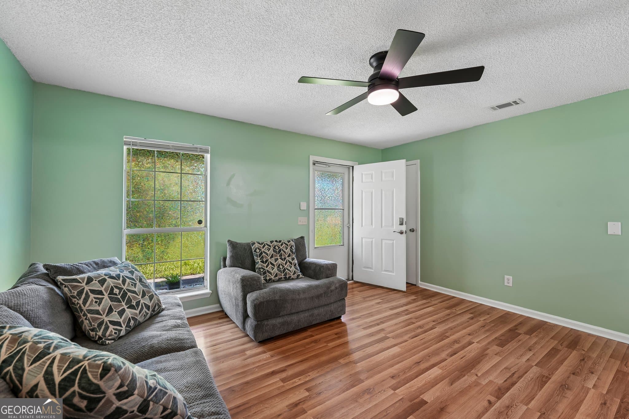3 bedroom, 1 bathroom, 1,000 sq ft single family residence under contract at 310 Watts Street, St. Marys, GA 31558 — photo 3