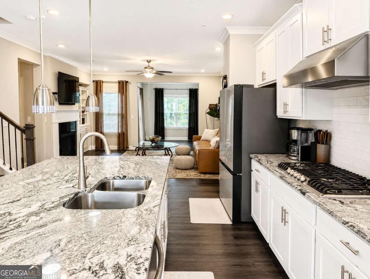 4 bedroom, 3.5 bathroom, 2,447 sq ft townhouse for sale at 144 Boxcar Way, Smyrna, GA 30080 — photo 7