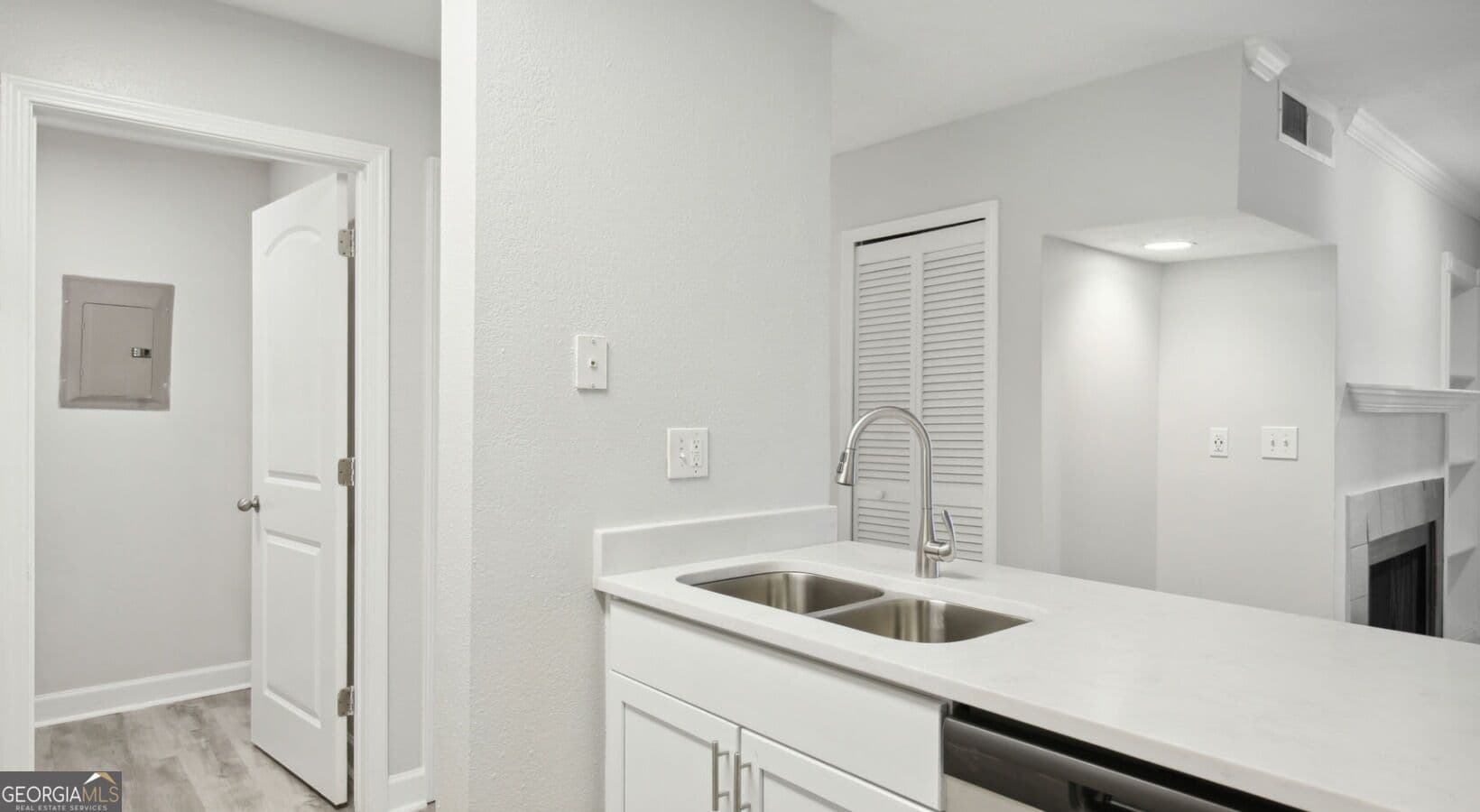 1 bedroom, 1 bathroom, 705 sq ft apartment for rent at 100 Pinhurst Drive 712P, Atlanta, GA 30339 for $1,212 a month — photo 1 of 37