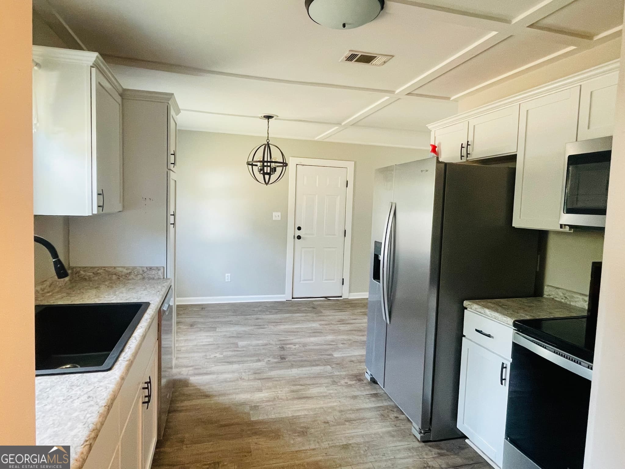 3 bedroom, 1 bathroom, 1,020 sq ft single family residence for sale at 177 Skyline Boulevard, Lyons, GA 30436 — photo 6