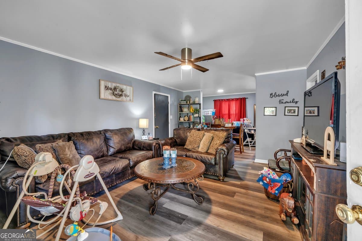 4 bedroom, 2 bathroom, 1,184 sq ft single family residence for sale at 611 E 3rd Avenue, Cordele, GA 31015 — photo 2