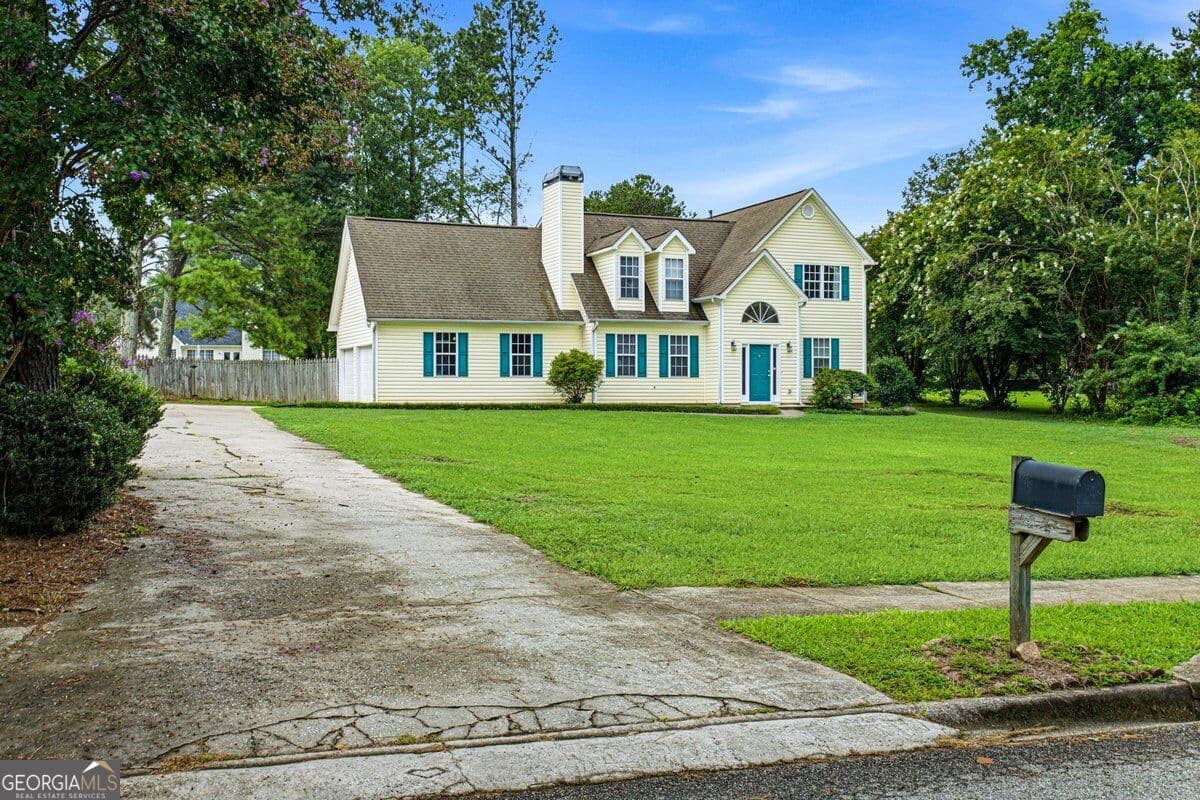 5 bedroom, 2.5 bathroom, 1,904 sq ft single family residence for sale at 43 Mosswood Court, Newnan, GA 30265 — photo 2