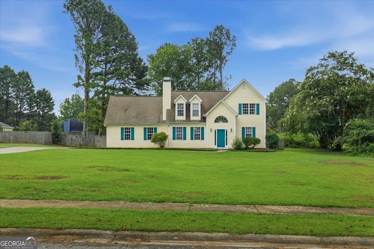 5 bedroom, 2.5 bathroom, 1,904 sq ft single family residence for sale at 43 Mosswood Court, Newnan, GA 30265 — photo 3