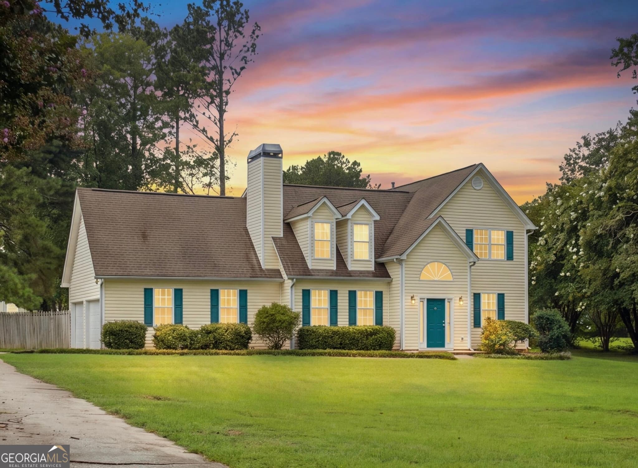 5 bedroom, 2.5 bathroom, 1,904 sq ft single family residence for sale at 43 Mosswood Court, Newnan, GA 30265 — photo 1 of 58