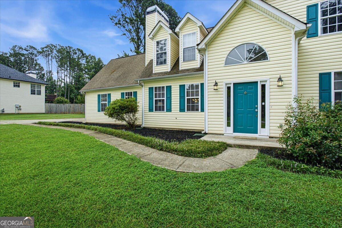 5 bedroom, 2.5 bathroom, 1,904 sq ft single family residence for sale at 43 Mosswood Court, Newnan, GA 30265 — photo 4