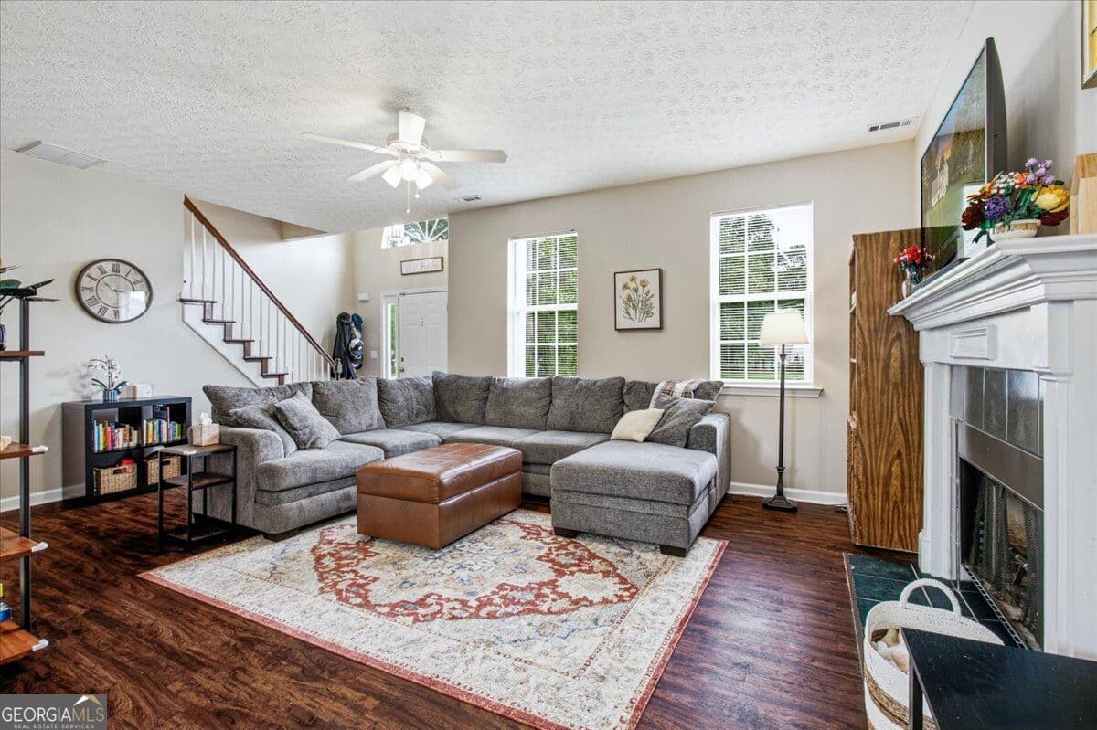 5 bedroom, 2.5 bathroom, 1,904 sq ft single family residence for sale at 43 Mosswood Court, Newnan, GA 30265 — photo 8
