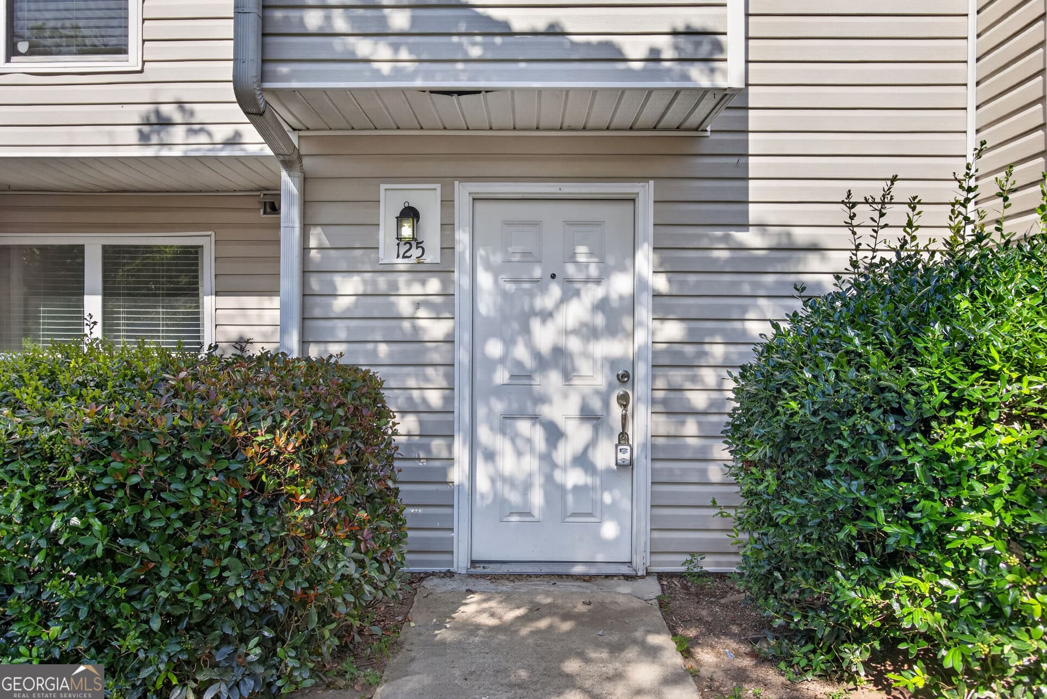 3 bedroom, 2.5 bathroom, 1,431 sq ft condominium for sale at 125 Governors Drive, Forest Park, GA 30297 — photo 2