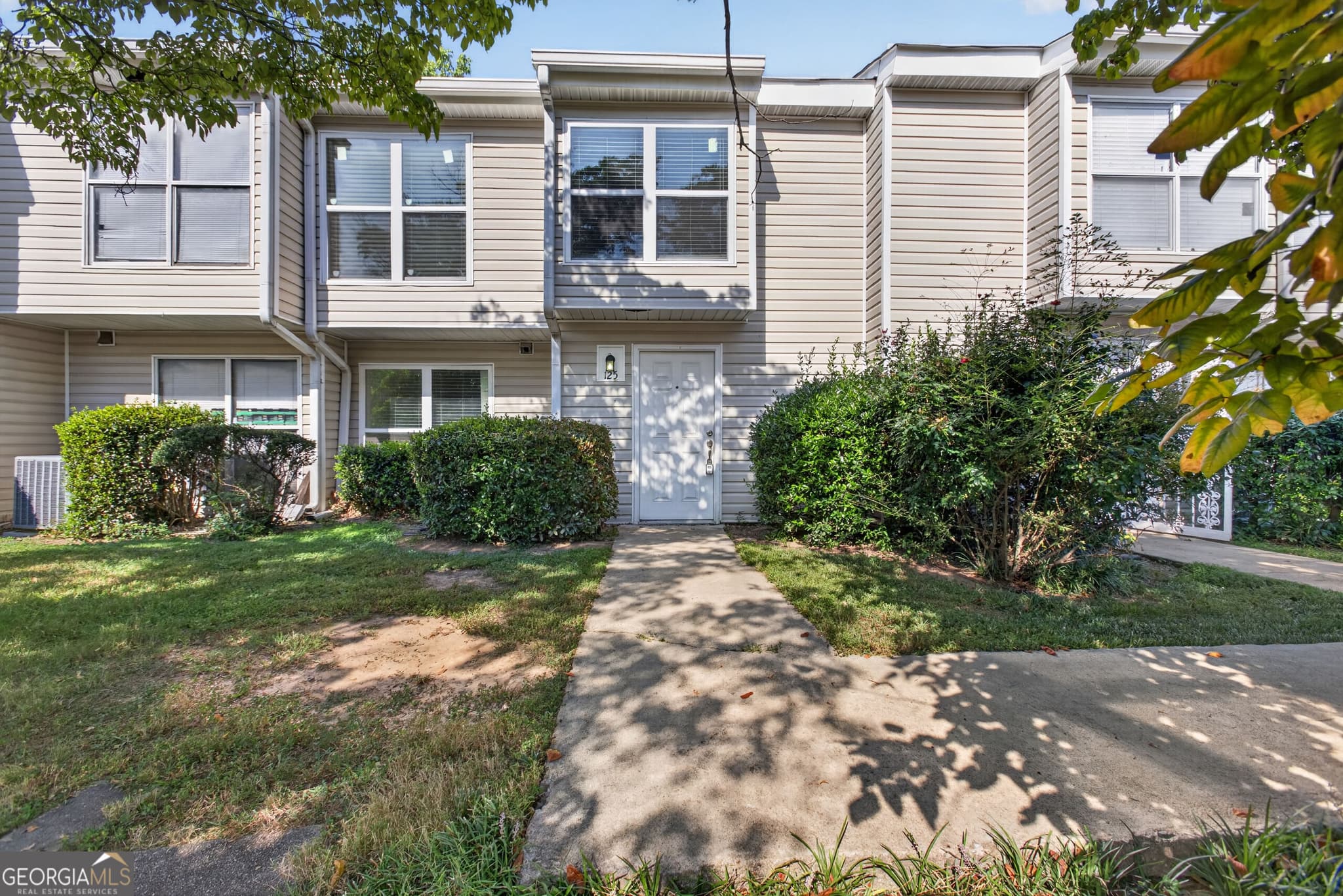 3 bedroom, 2.5 bathroom, 1,431 sq ft condominium for sale at 125 Governors Drive, Forest Park, GA 30297 — photo 1 of 30