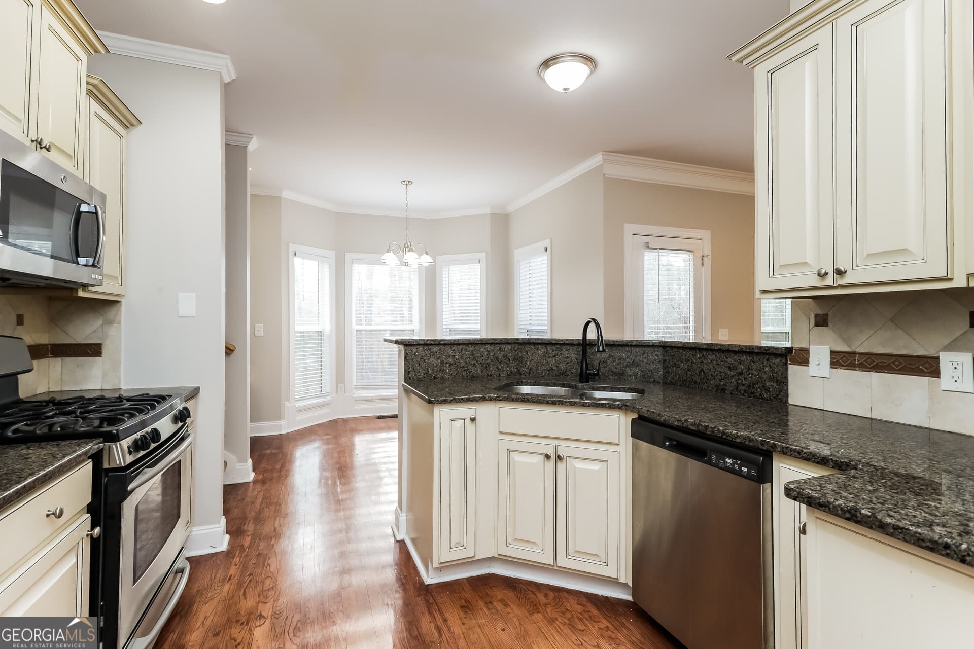 4 bedroom, 3 bathroom, 3,402 sq ft single family residence for sale at 1515 Royce Drive, Locust Grove, GA 30248 — photo 6
