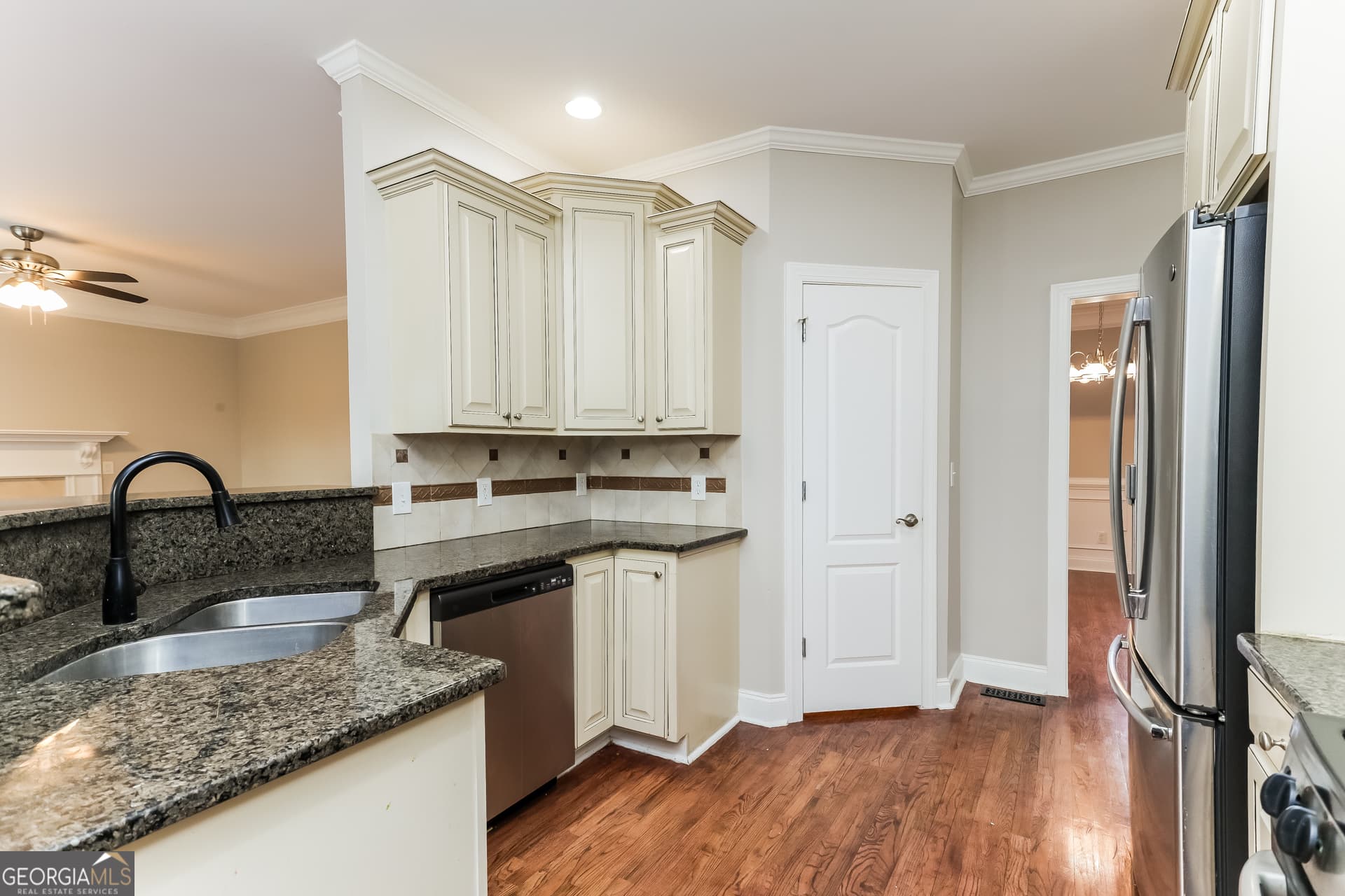 4 bedroom, 3 bathroom, 3,402 sq ft single family residence for sale at 1515 Royce Drive, Locust Grove, GA 30248 — photo 5