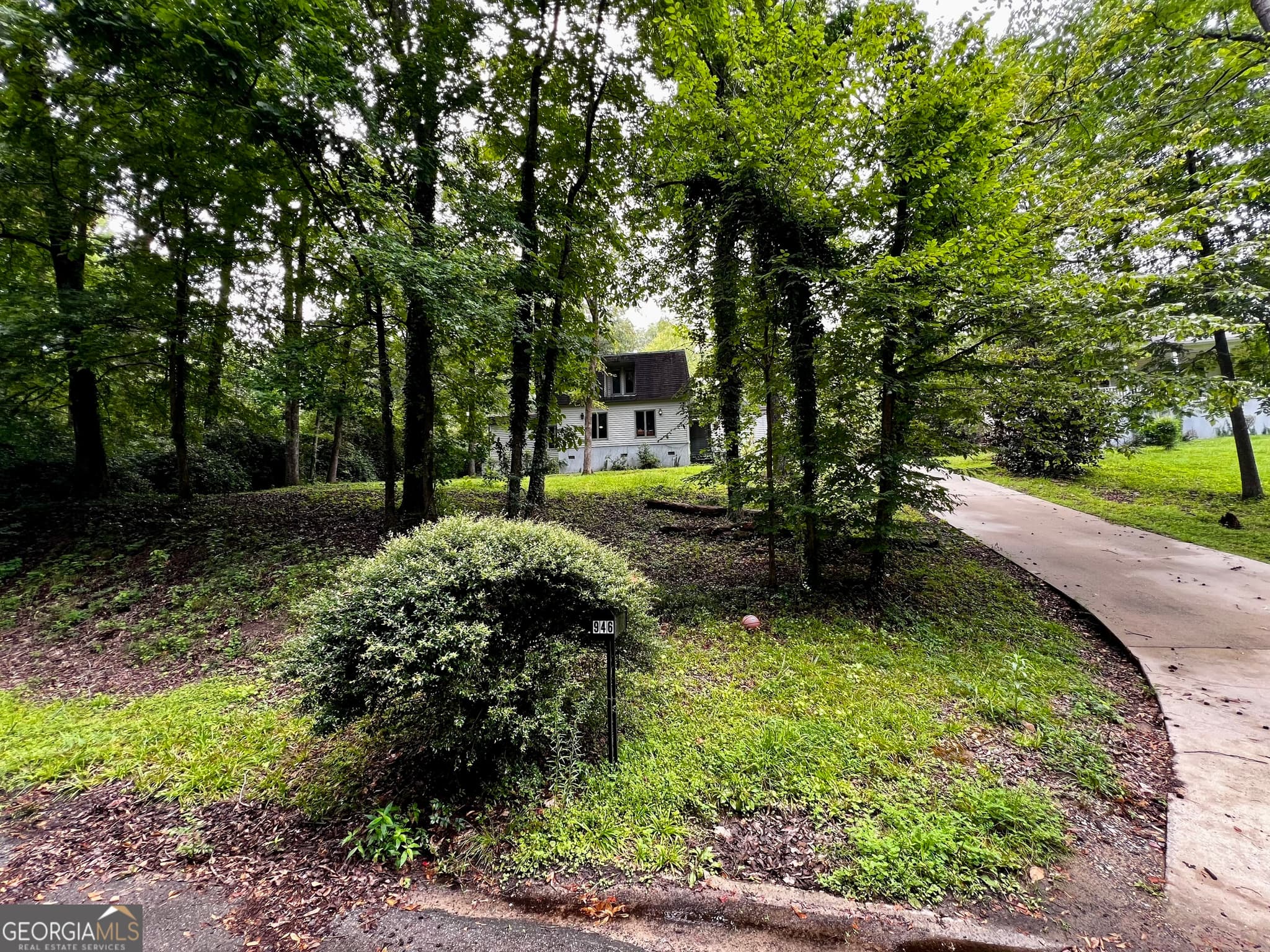 3 bedroom, 2.5 bathroom, 2,626 sq ft single family residence for sale at 946 Fair Oaks Drive, Macon, GA 31204 — photo 2