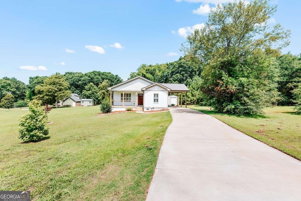 3 bedroom, 2 bathroom, 1,329 sq ft single family residence under contract at 1445 N Forest Avenue, Hartwell, GA 30643 — photo 2