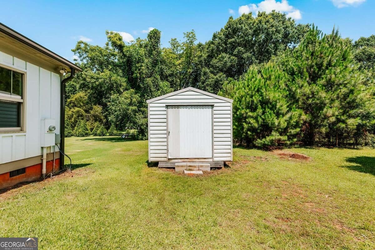 3 bedroom, 2 bathroom, 1,329 sq ft single family residence under contract at 1445 N Forest Avenue, Hartwell, GA 30643 — photo 6