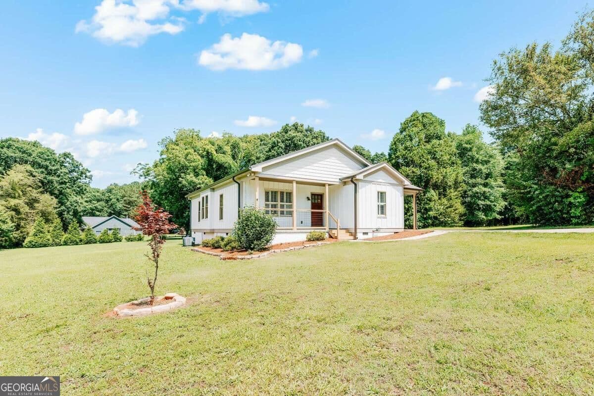 3 bedroom, 2 bathroom, 1,329 sq ft single family residence under contract at 1445 N Forest Avenue, Hartwell, GA 30643