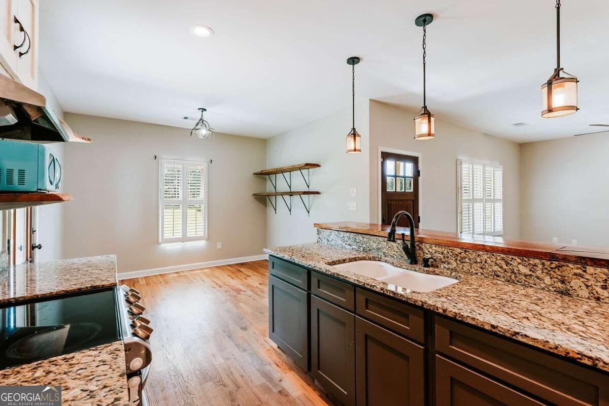 3 bedroom, 2 bathroom, 1,329 sq ft single family residence under contract at 1445 N Forest Avenue, Hartwell, GA 30643 — photo 10