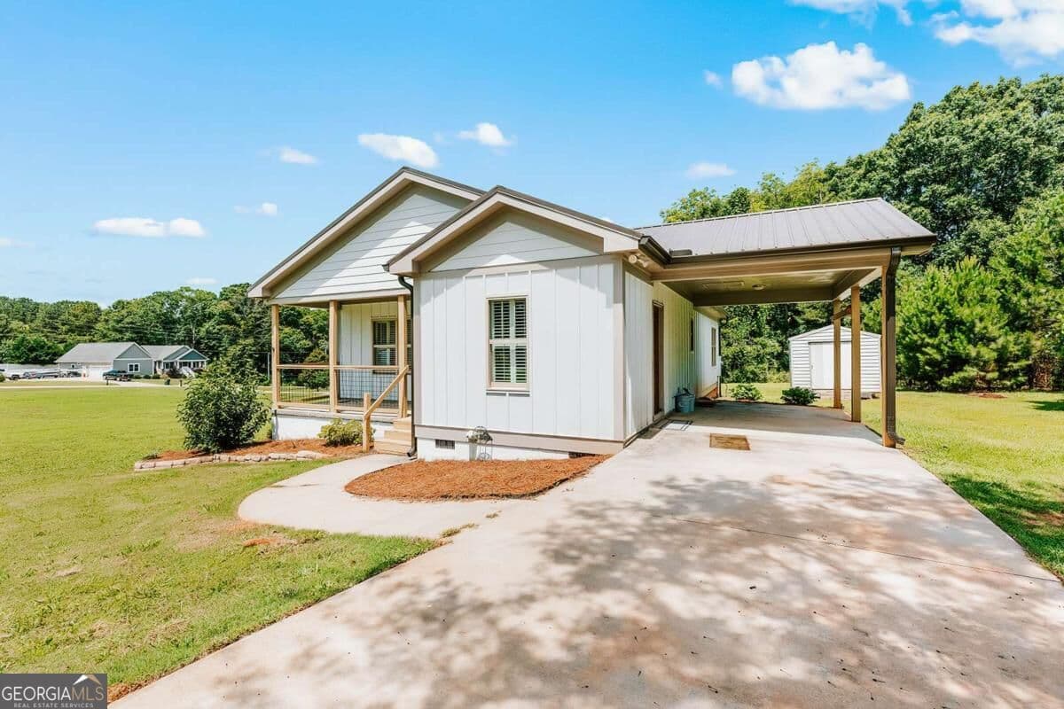 3 bedroom, 2 bathroom, 1,329 sq ft single family residence under contract at 1445 N Forest Avenue, Hartwell, GA 30643 — photo 4