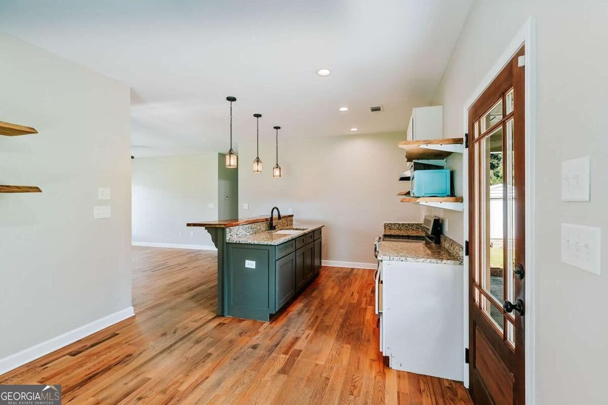 3 bedroom, 2 bathroom, 1,329 sq ft single family residence under contract at 1445 N Forest Avenue, Hartwell, GA 30643 — photo 8