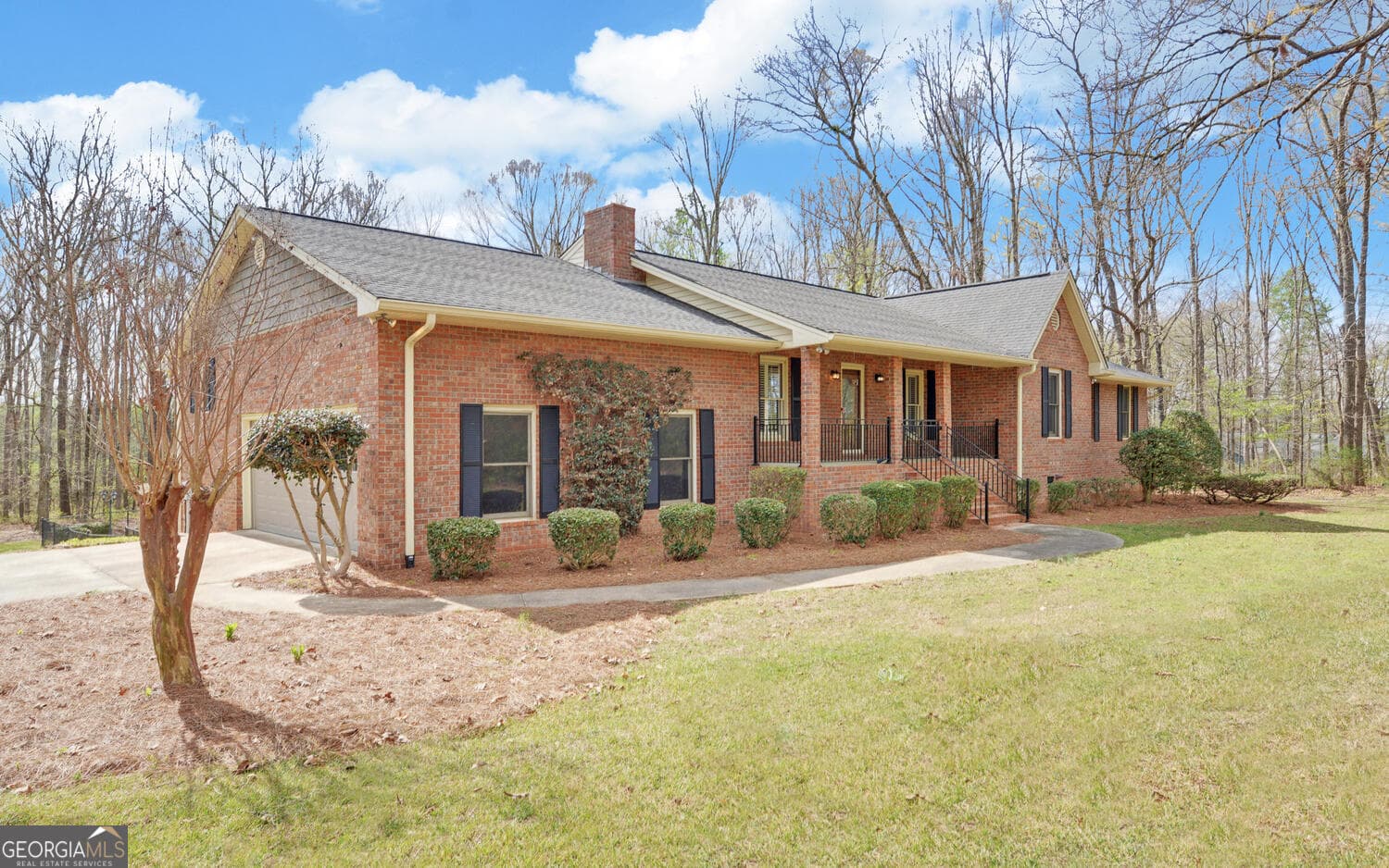 4 bedroom, 4 bathroom, 4,000 sq ft single family residence for sale at 197 Woodland Way, Dewy Rose, GA 30634 — photo 2