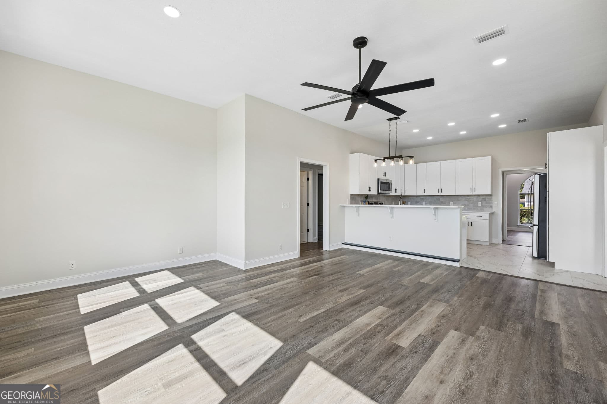 4 bedroom, 2.5 bathroom, 2,274 sq ft single family residence for sale at 117 Lake Manor Drive, Kingsland, GA 31548 — photo 7