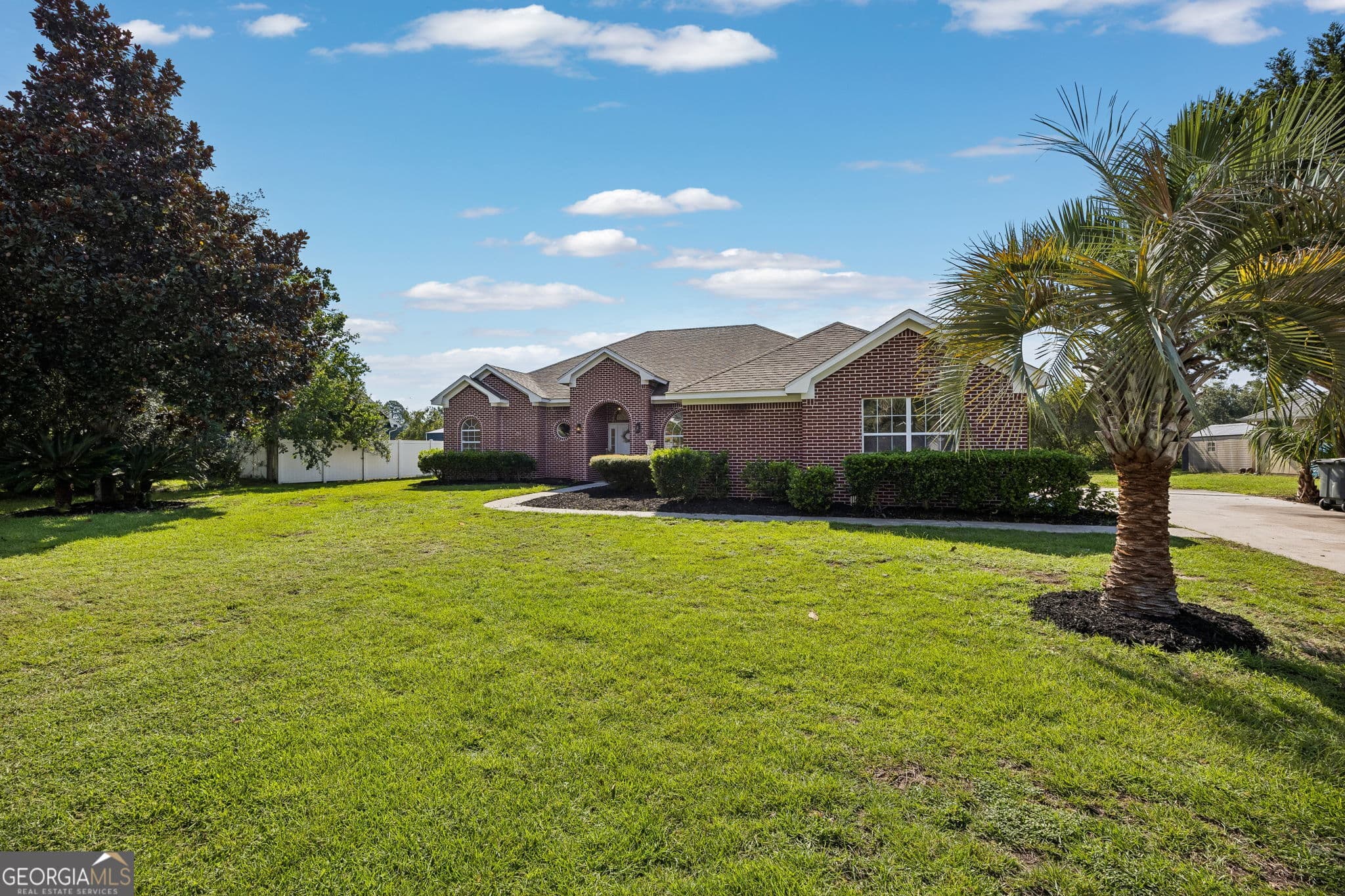 4 bedroom, 2.5 bathroom, 2,274 sq ft single family residence for sale at 117 Lake Manor Drive, Kingsland, GA 31548 — photo 3