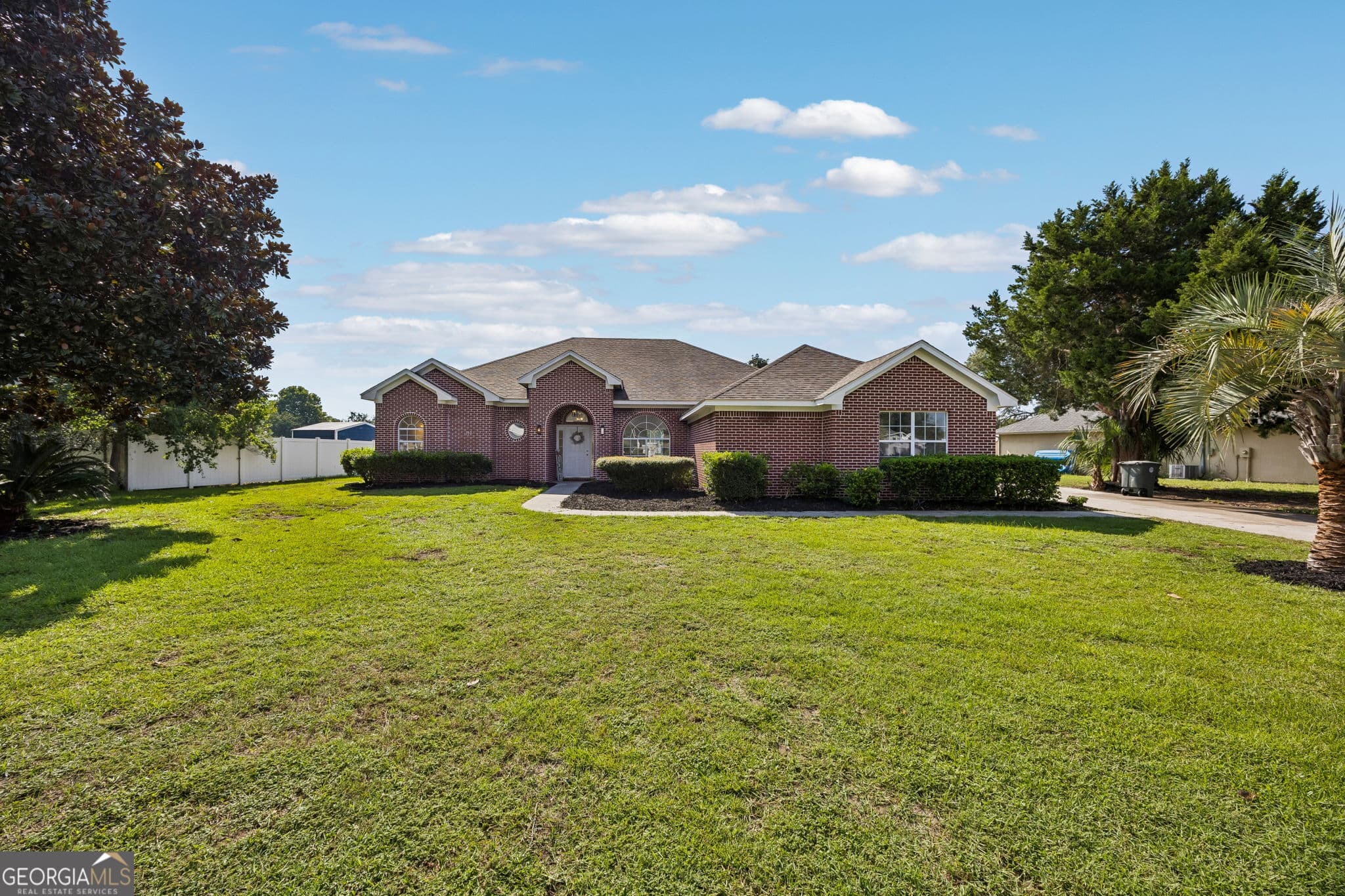 4 bedroom, 2.5 bathroom, 2,274 sq ft single family residence for sale at 117 Lake Manor Drive, Kingsland, GA 31548 — photo 1 of 42