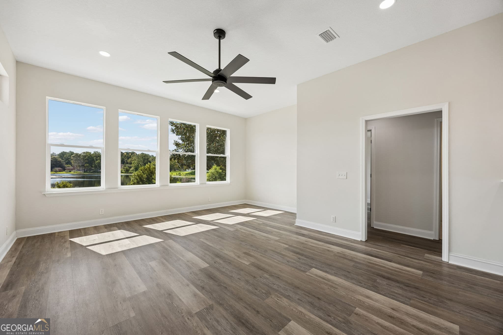 4 bedroom, 2.5 bathroom, 2,274 sq ft single family residence for sale at 117 Lake Manor Drive, Kingsland, GA 31548 — photo 9