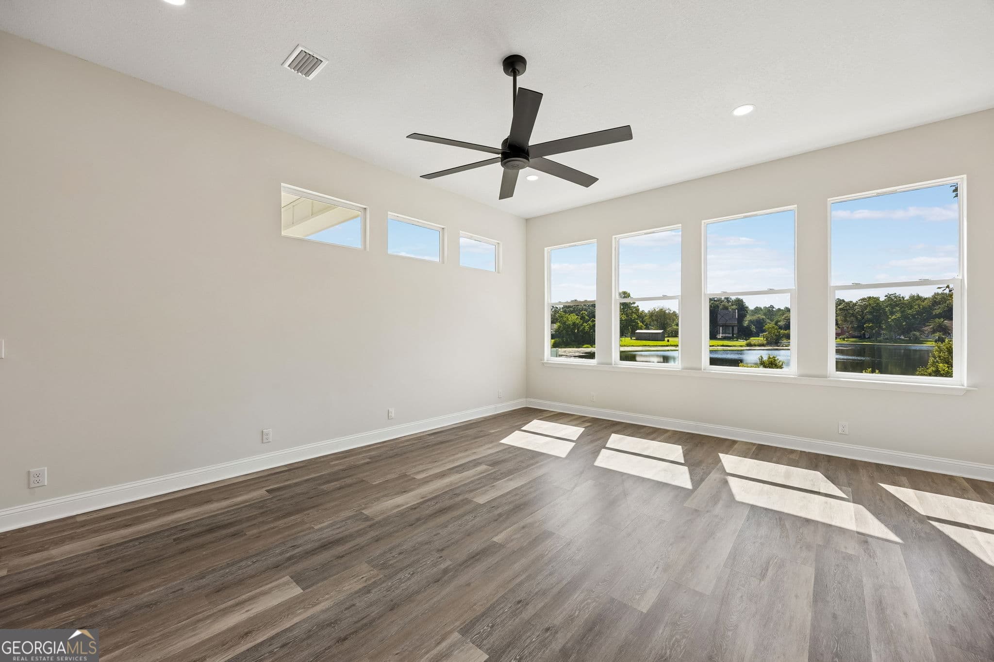4 bedroom, 2.5 bathroom, 2,274 sq ft single family residence for sale at 117 Lake Manor Drive, Kingsland, GA 31548 — photo 8