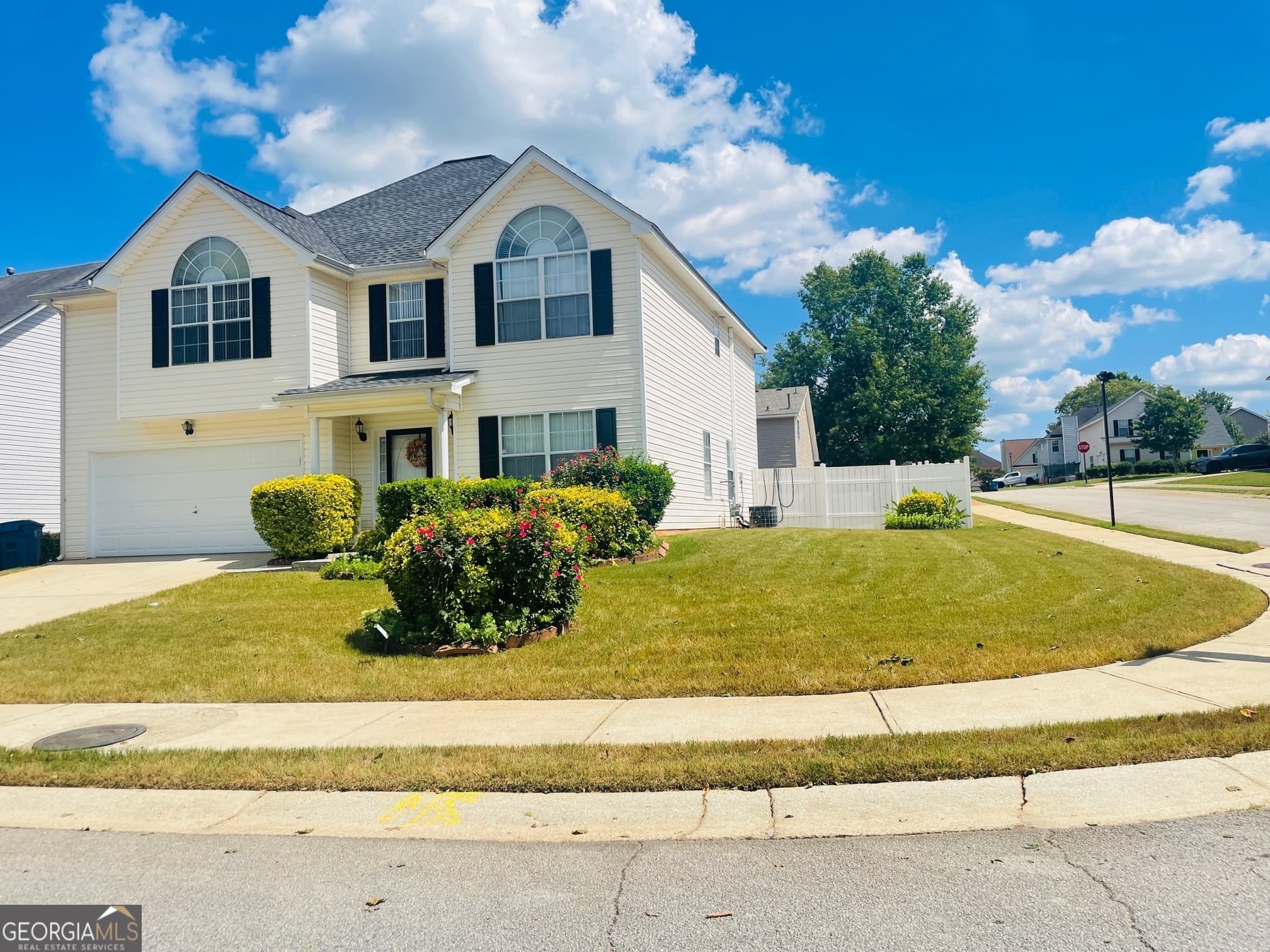 5 bedroom, 3.5 bathroom, 2,545 sq ft single family residence for sale at 1130 Ivey Lane, Mcdonough, GA 30253 — photo 2