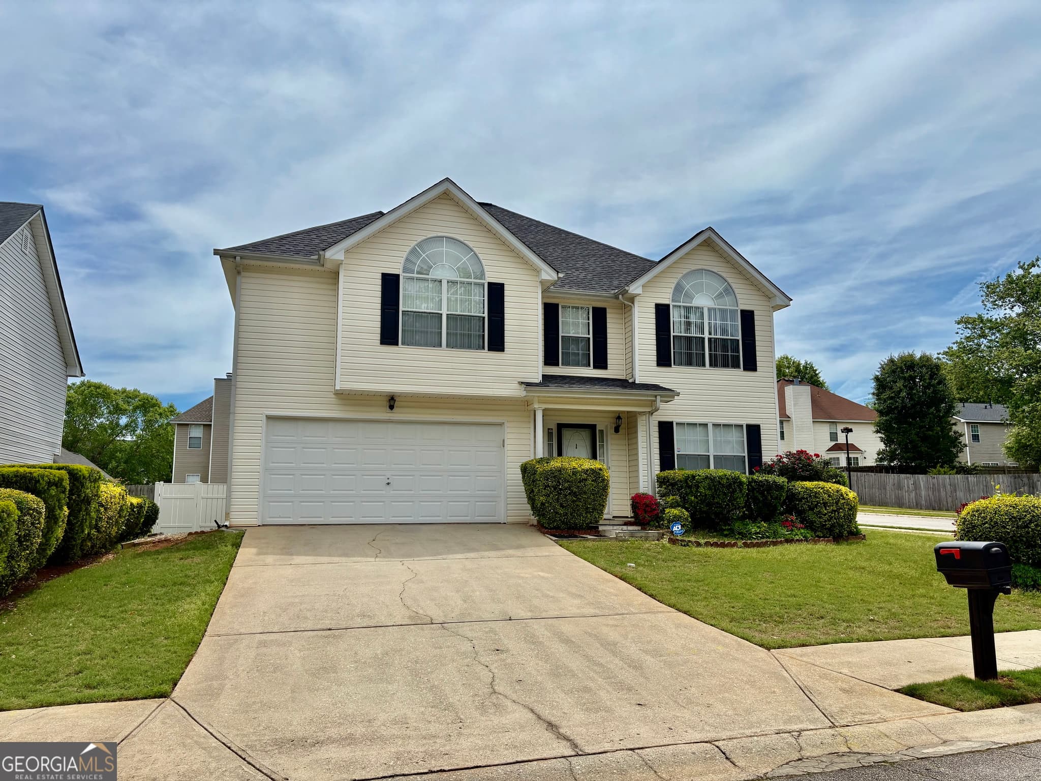 5 bedroom, 3.5 bathroom, 2,545 sq ft single family residence for sale at 1130 Ivey Lane, Mcdonough, GA 30253 — photo 5