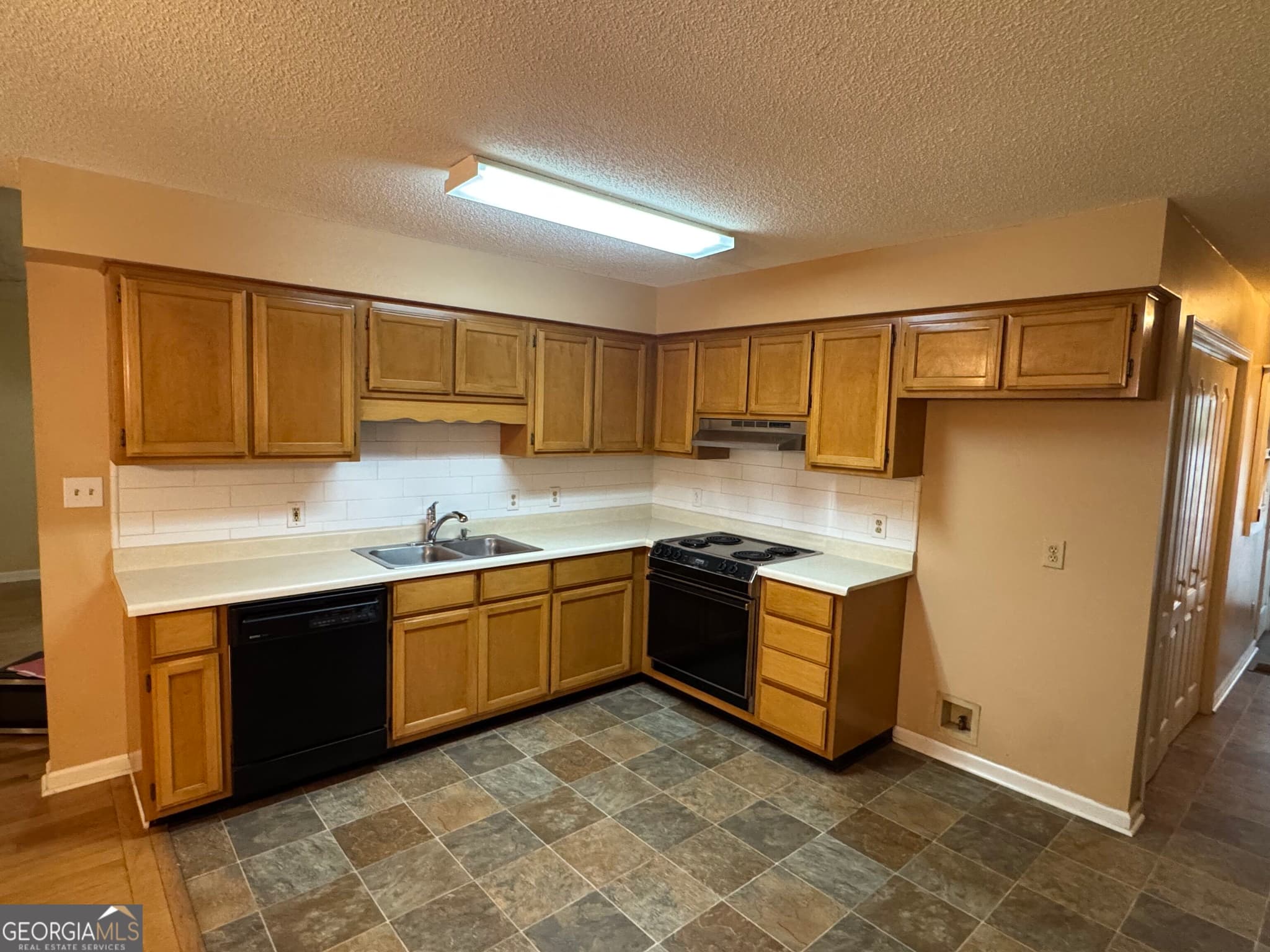 3 bedroom, 2 bathroom, 1,356 sq ft single family residence for sale at 158 Alpine Drive, Byron, GA 31008 — photo 9
