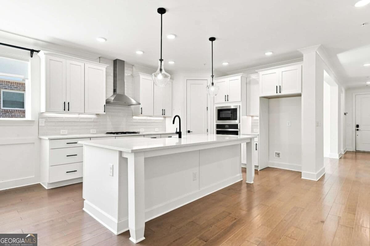 2 bedroom, 2 bathroom, 1,937 sq ft single family residence for sale at 201 Floral Valley Drive, Woodstock, GA 30188 — photo 6