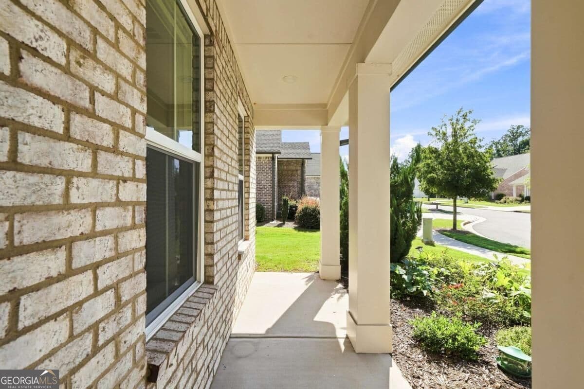 2 bedroom, 2 bathroom, 1,937 sq ft single family residence for sale at 201 Floral Valley Drive, Woodstock, GA 30188 — photo 4