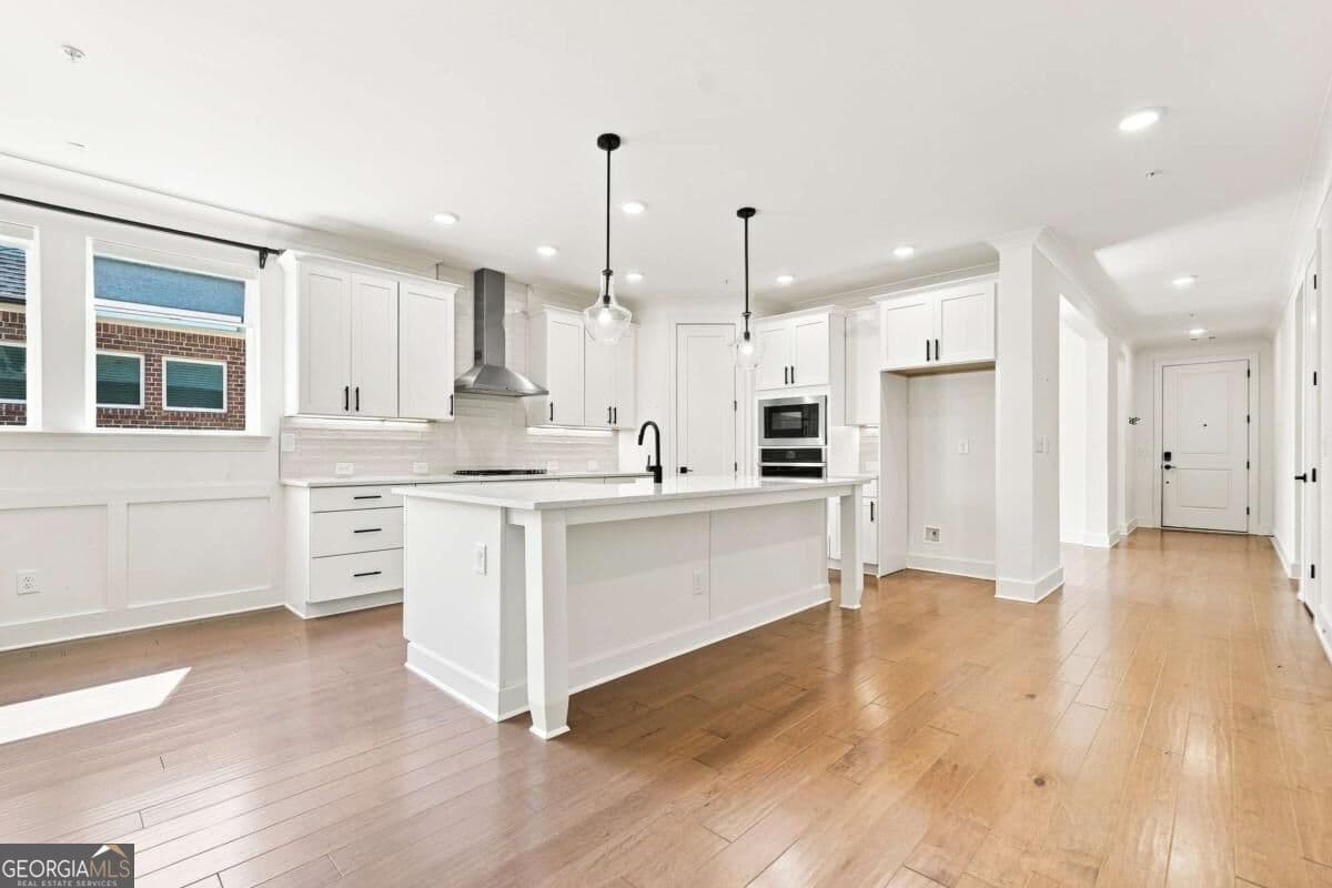 2 bedroom, 2 bathroom, 1,937 sq ft single family residence for sale at 201 Floral Valley Drive, Woodstock, GA 30188 — photo 8